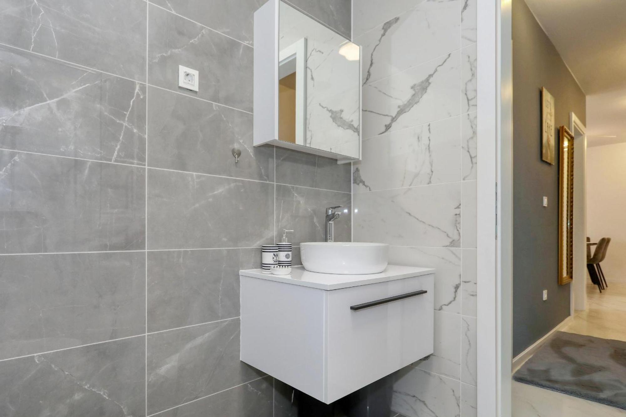 Apartment Relex With Pool & Jacuzzi بريفلاكا المظهر الخارجي الصورة
